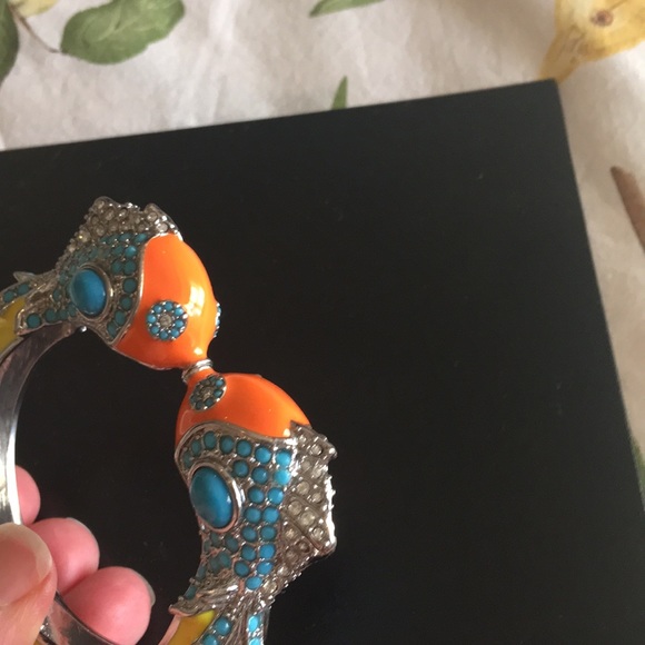 Kissing fish enamel bracelet - Picture 3 of 4